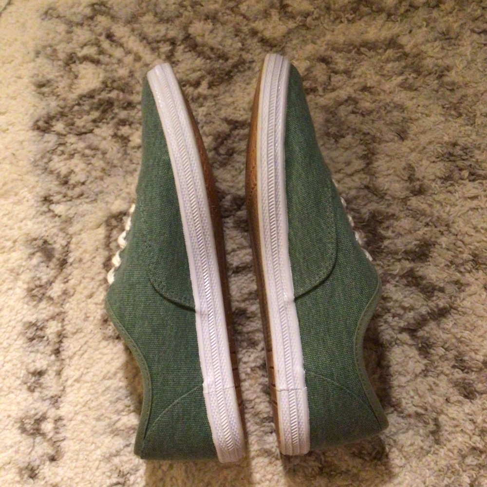 Universal Thread Sneakers - Picture 2 of 5